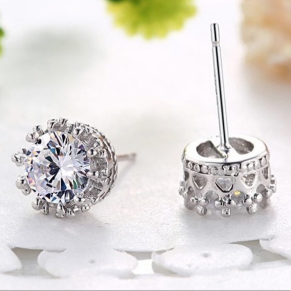925 Sterling Silver Diamond Stud Earrings - Picture 5 of 5